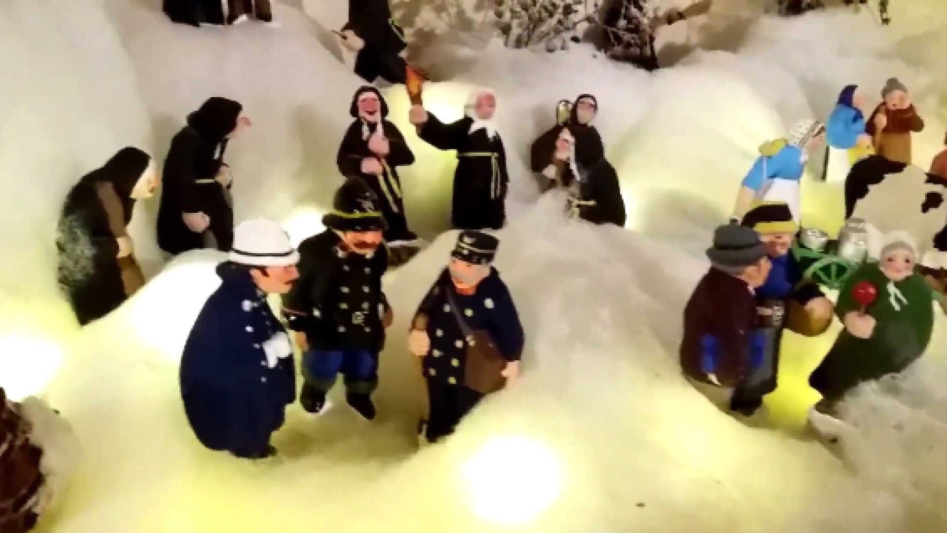 Un jolie crèche privée, riche en santons