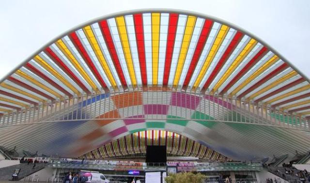 La gare colorée, inaugurée, avec Daniel Buren 