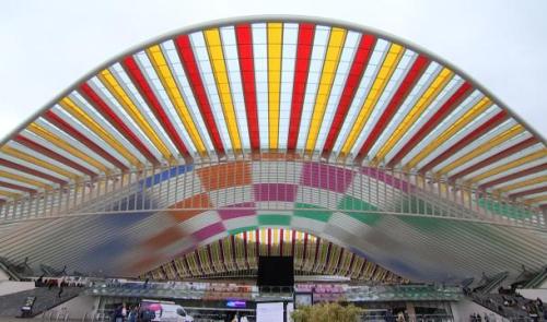 La gare colorée, inaugurée, avec Daniel Buren 