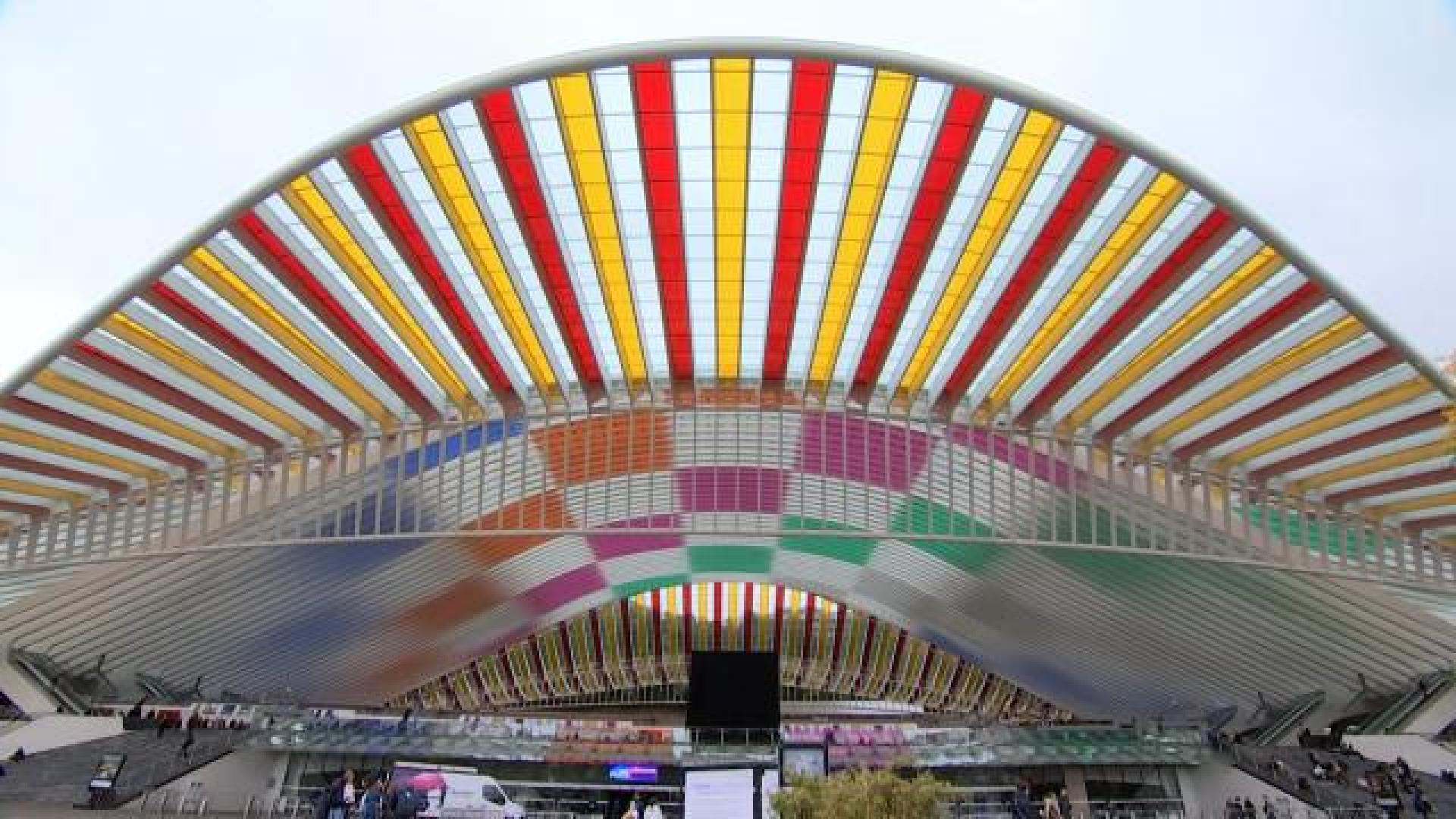 La gare colorée, inaugurée, avec Daniel Buren 