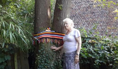 La mamy crochète un string géant !