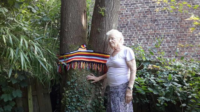 La mamy crochète un string géant !
