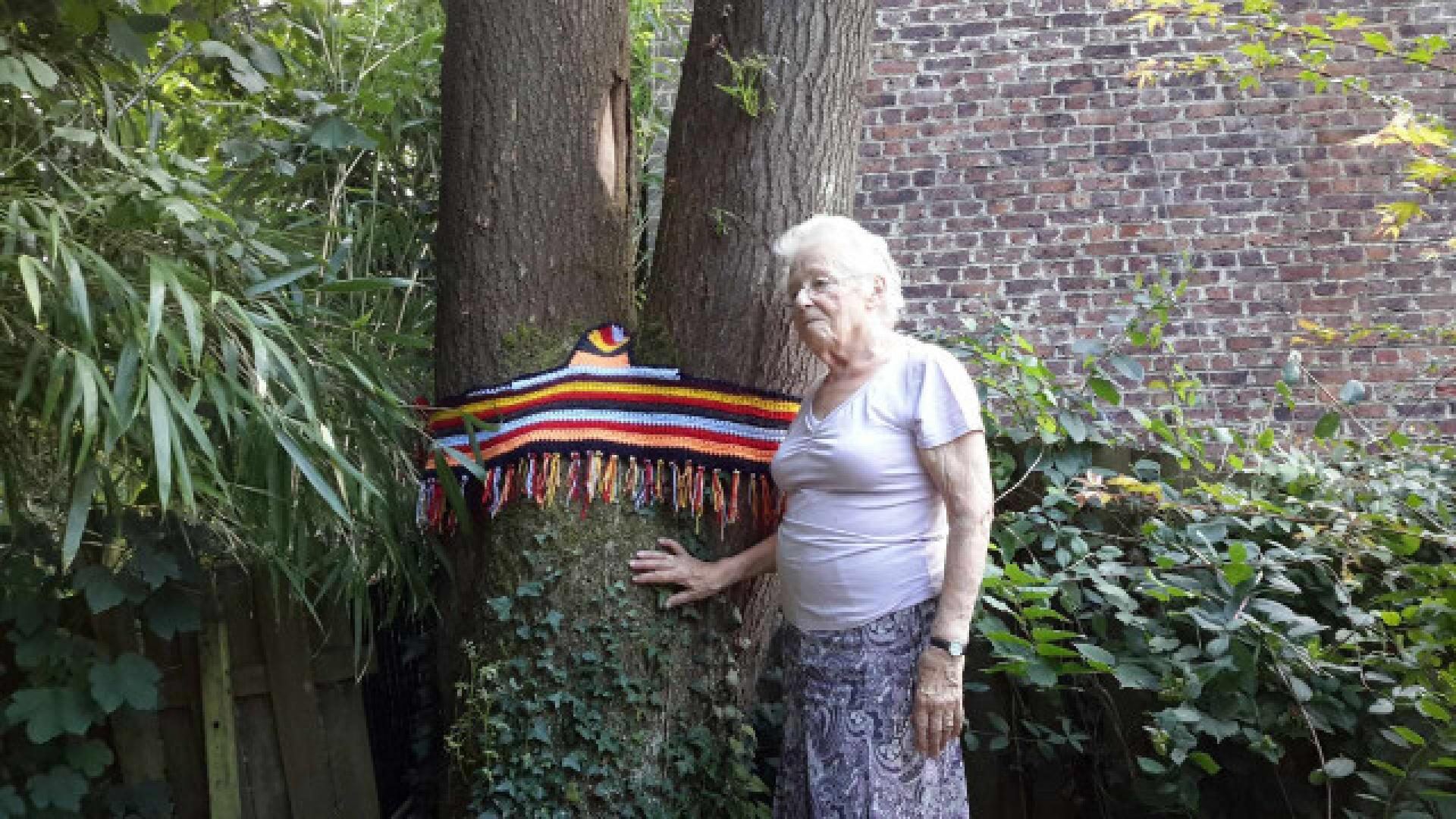 La mamy crochète un string géant !