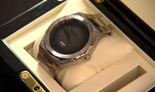 Cette montre liégeoise a quelque chose de Johnny !