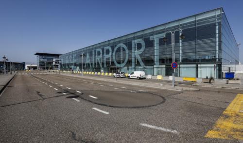 La police aéroportuaire mène des contrôles frontaliers pointilleux dans les aéroports