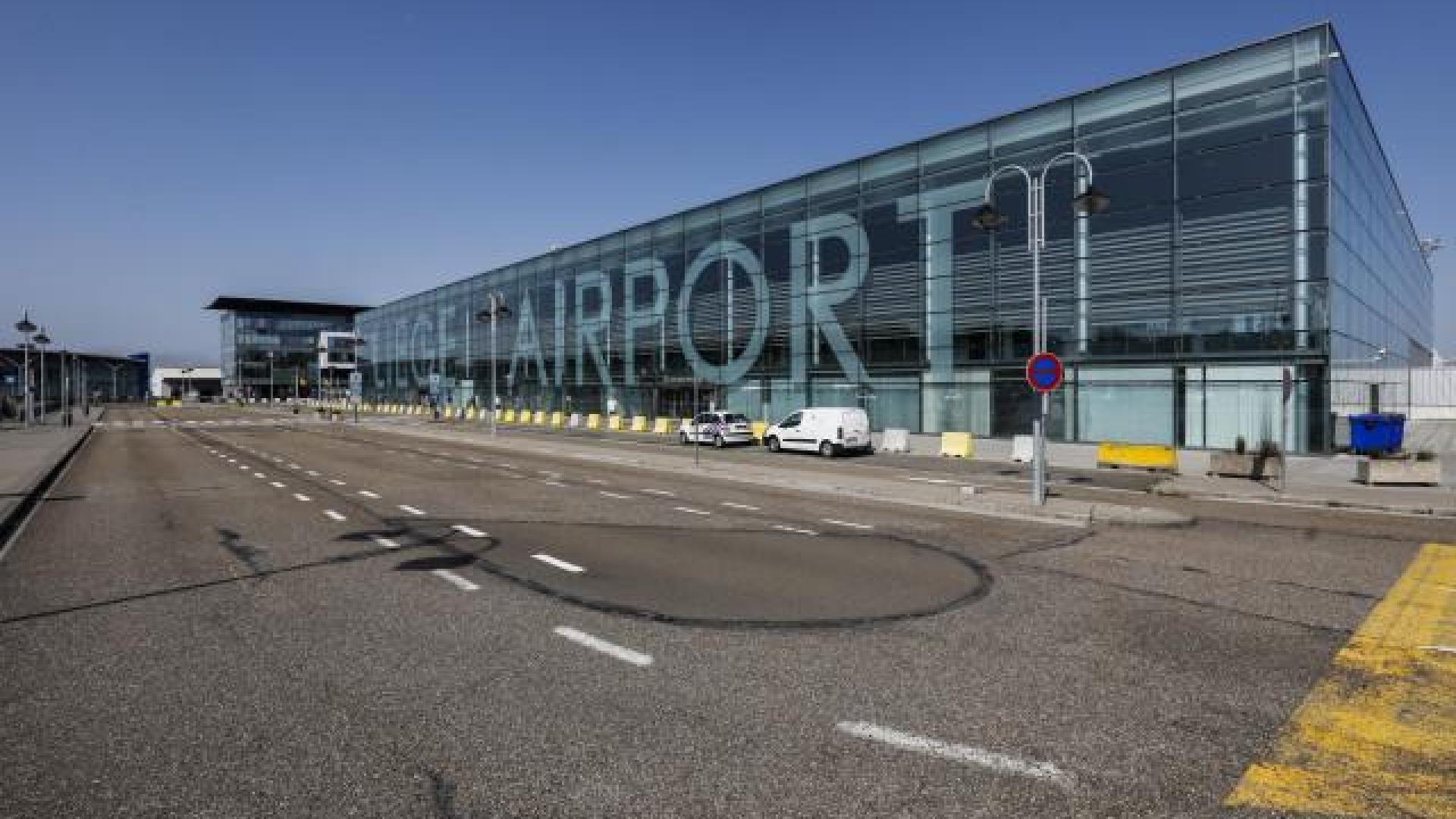 La police aéroportuaire mène des contrôles frontaliers pointilleux dans les aéroports