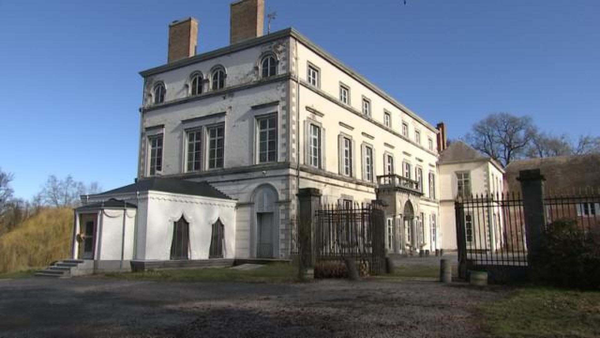La tente Napoléon du Château de Sélys Longchamps en restauration