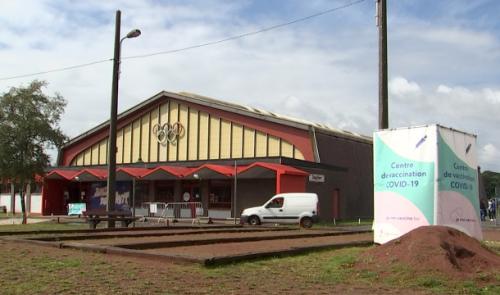 Le centre de vaccination de Jemeppe redevient un hall omnisports