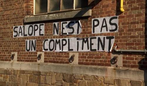 Le féminisme se colle sur les murs 