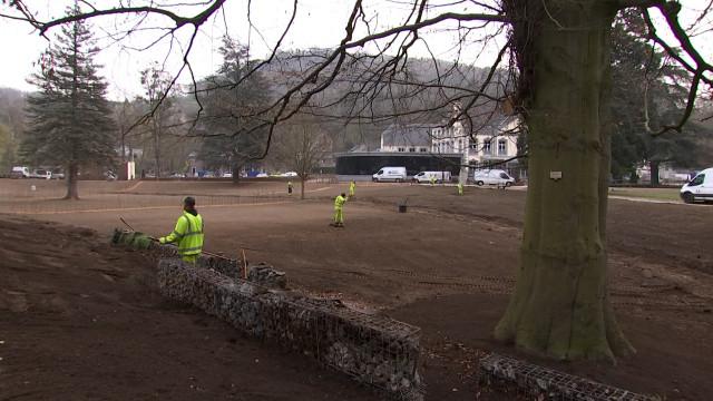 Le Parc de Hauster et le Château des Thermes en pleine reconstruction