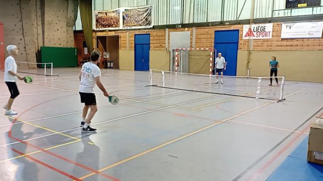 Le pickleball, un sport qui monte chez les seniors 