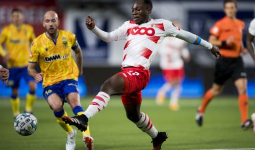 Le Standard, déforcé, en route vers Benfica