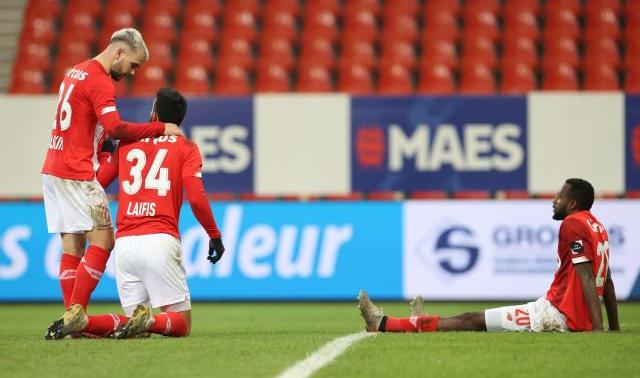 Le Standard trébuche en fin de match