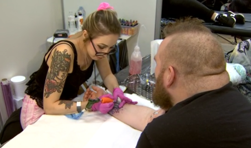 Le tatouage en plein boom ! Visite à la convention du tatouage 