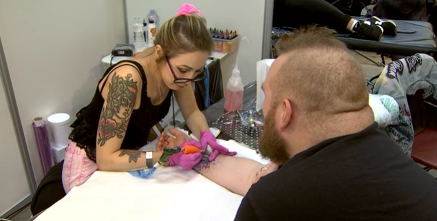 Le tatouage en plein boom ! Visite à la convention du tatouage 