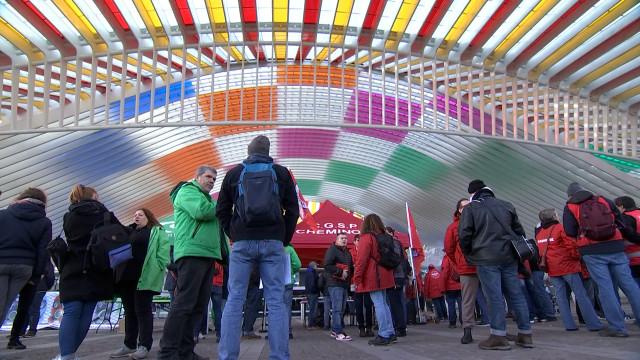 Les cheminots manifestent aux Guillemins 