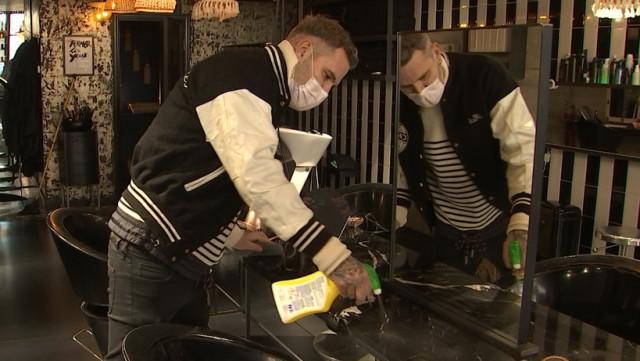 Mesures sanitaires: les coiffeurs s'adaptent 