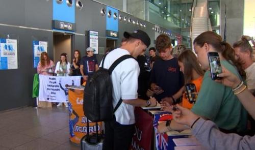 Les fans de F1 rassemblés à l'aéroport de Liège pour apercevoir leurs idoles