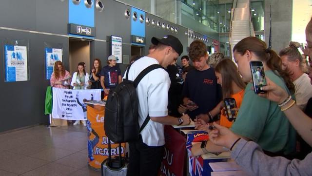 Les fans de F1 rassemblés à l'aéroport de Liège pour apercevoir leurs idoles