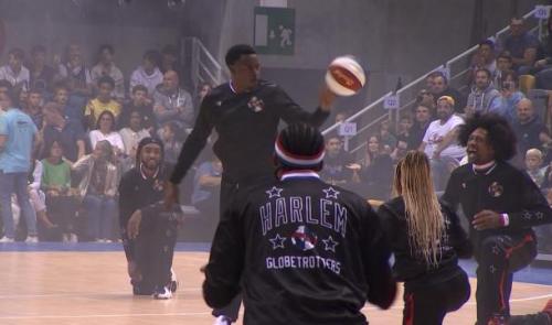 Les Harlem Globetrotters ont attiré un monde fou au Country Hall