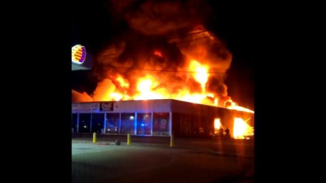 Les images impressionnantes et le récit de l'incendie dans un garage à Amay