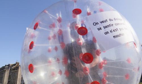 Les jeunes veulent sortir de leur bulle