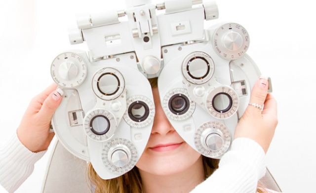 Les opticiens et audiciens peuvent rester ouverts