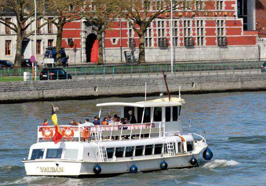 Liège Cité de Noël : ticket combiné navette fluviale-musée-vin chaud