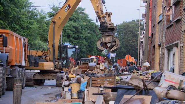 Liège : les grands moyens pour évacuer les déchets 
