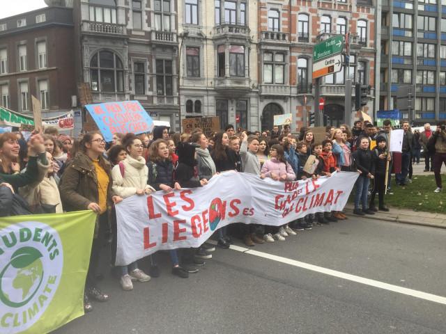 Liège : un petit millier de jeunes manifestent pour le climat 