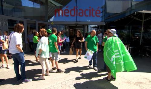 Manifestation à la Médiacité : "850 € de parking pour travailler, c'est internable"