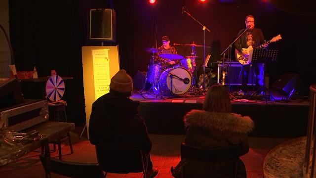 Manifestation Still standing for culture: un an de mesures de fermeture