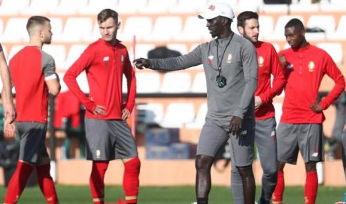 Mbaye Leye remplace Philippe Montanier sur le banc du Standard