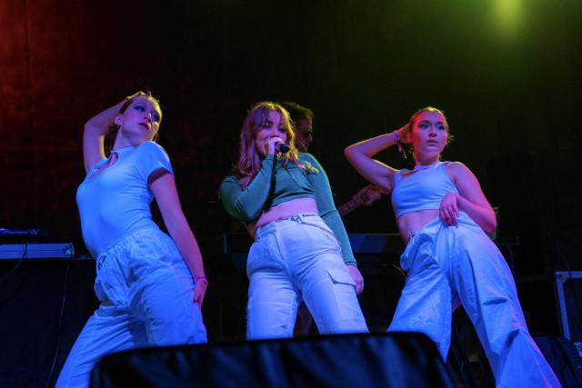 Mrs Claus tell me : le nouveau clip de Marion and the Girls 