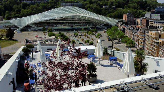 On a testé le rooftop avec vue sur la gare des Guillemins