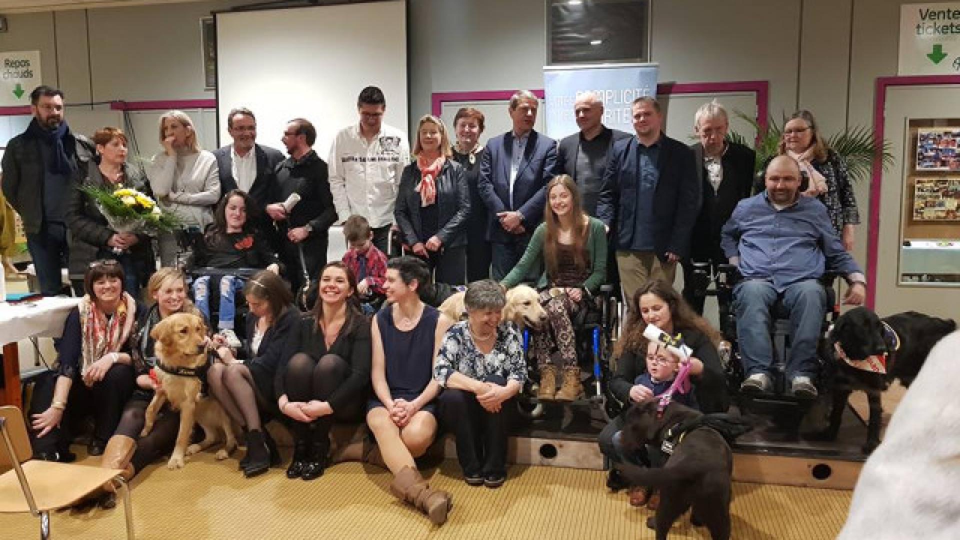 Os'mose : les maîtres handicapés ont reçu leur chien d'assistance 