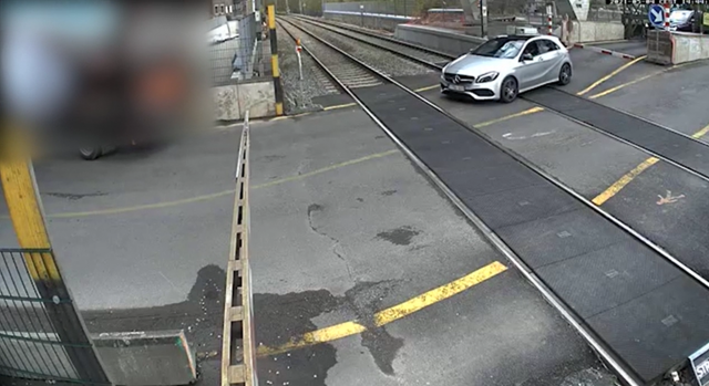 Passage à niveau : deux conducteurs irresponsables poursuivis