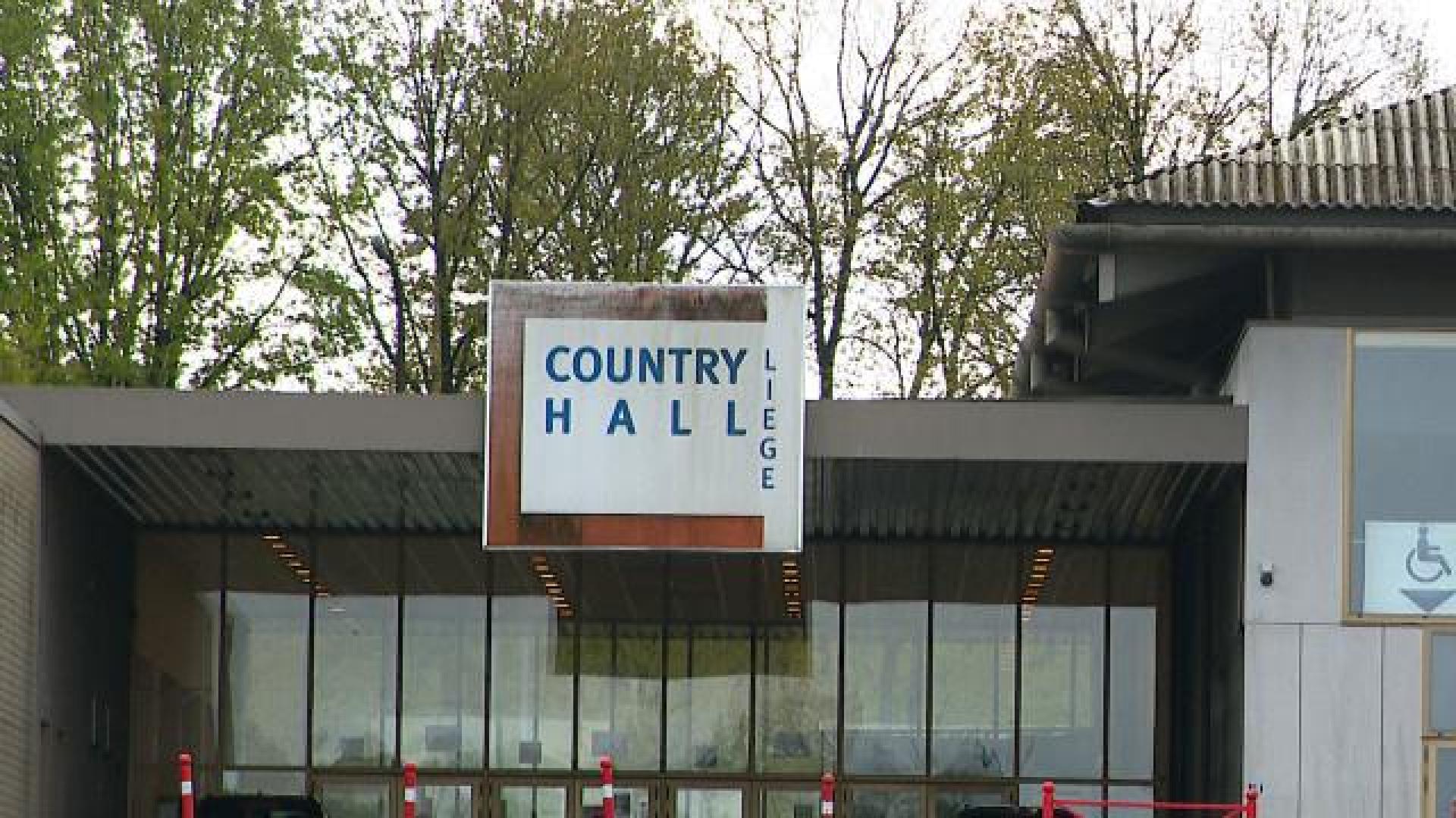 Pétition contre la démolition du Country Hall
