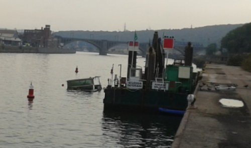Phase 1 terminée pour le renflouage de la péniche à Ougrée
