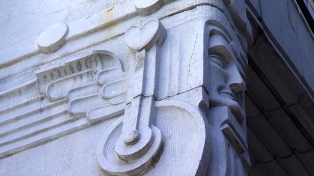 Pierres et marbres: des joyaux cachés en hauteur dans nos villes