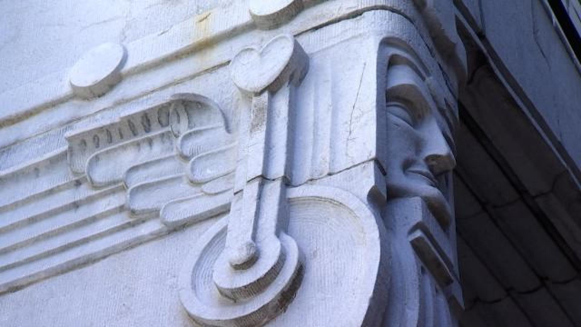 Pierres et marbres: des joyaux cachés en hauteur dans nos villes