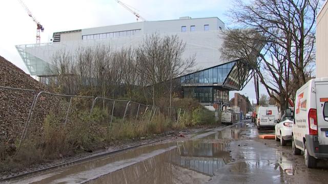 Pôle Bavière: un bâtiment de verre qui métamorphose le quartier