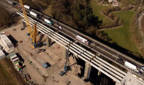 Viaduc d'Huccorgne : Pose des dernières poutres