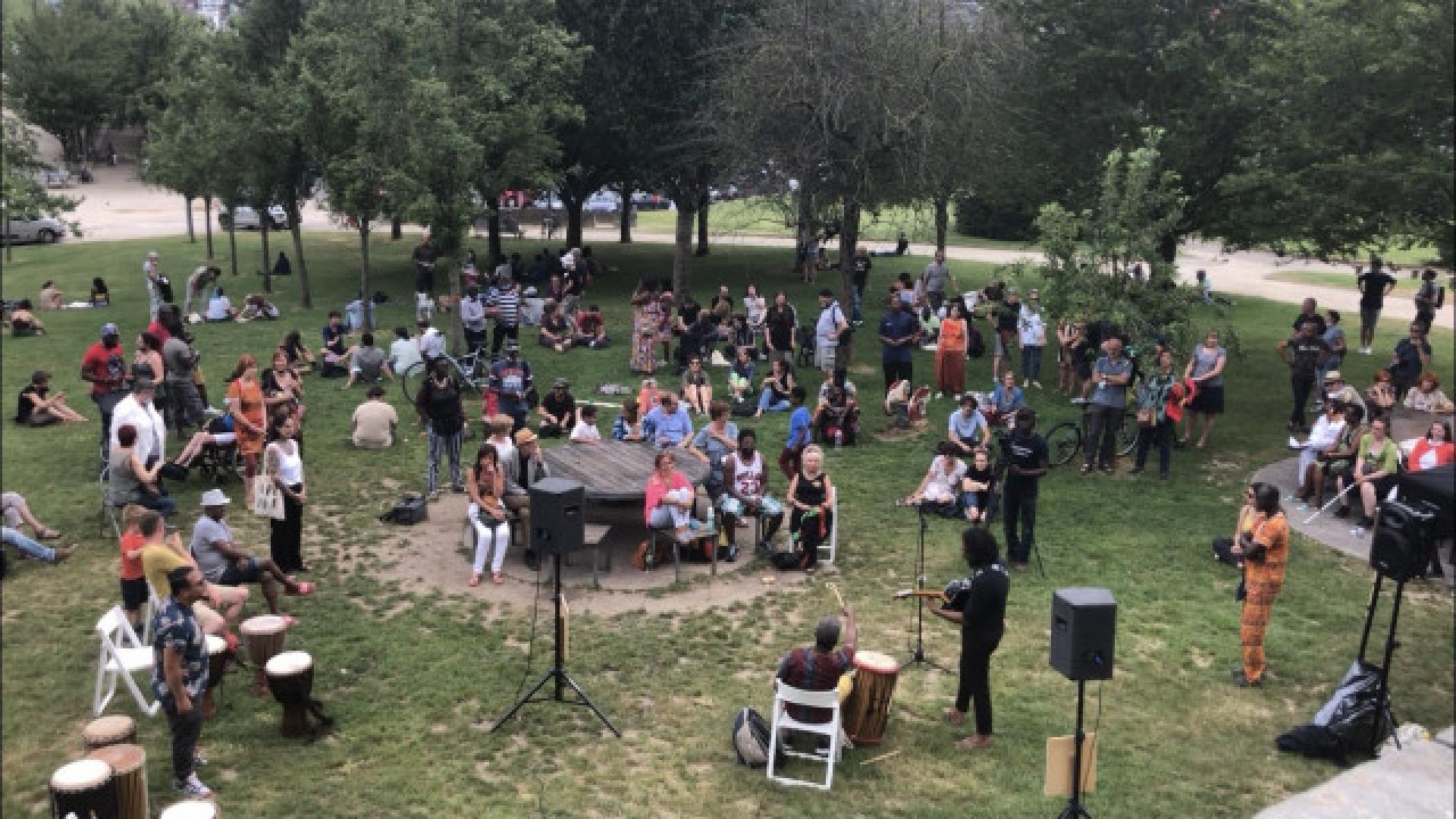 Rassemblement en faveur de la régularisation des sans-papiers à l'Esplanade Saint-Léonard
