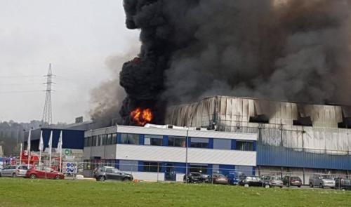 Van Gansewinkel : vidéos et images impressionnantes de l'incendie 
