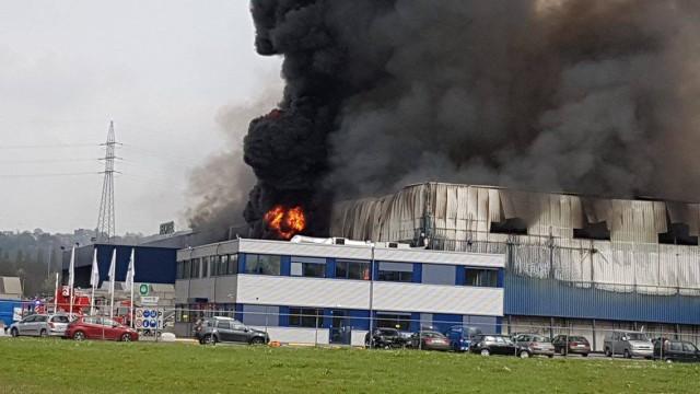 Van Gansewinkel : vidéos et images impressionnantes de l'incendie 