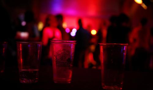 Réouverture des boîtes de nuit en France: le secteur belge déplore un manque de cohésion