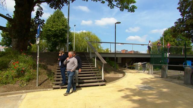 Resa construit une passerelle technique et cyclo-piétonne.