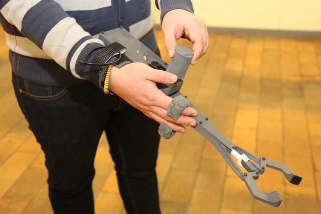 Sa vie change grâce à deux étudiants électromécaniciens