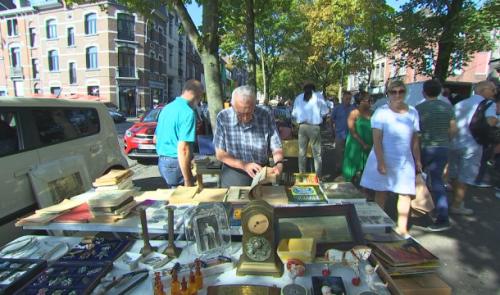 Saint-Pholien : brocante au soleil.
